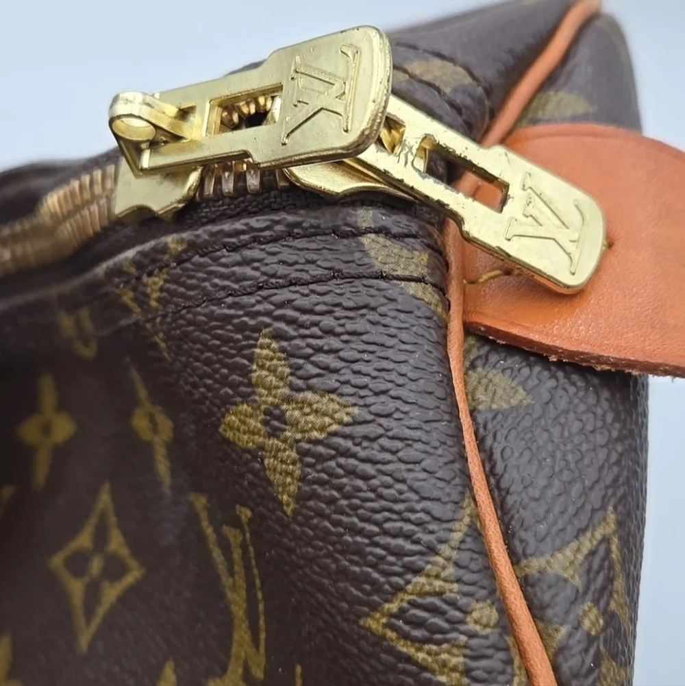 AUTHENTIC Louis Vuitton Monogram Keepall Bandouliere 50 Hand Bag